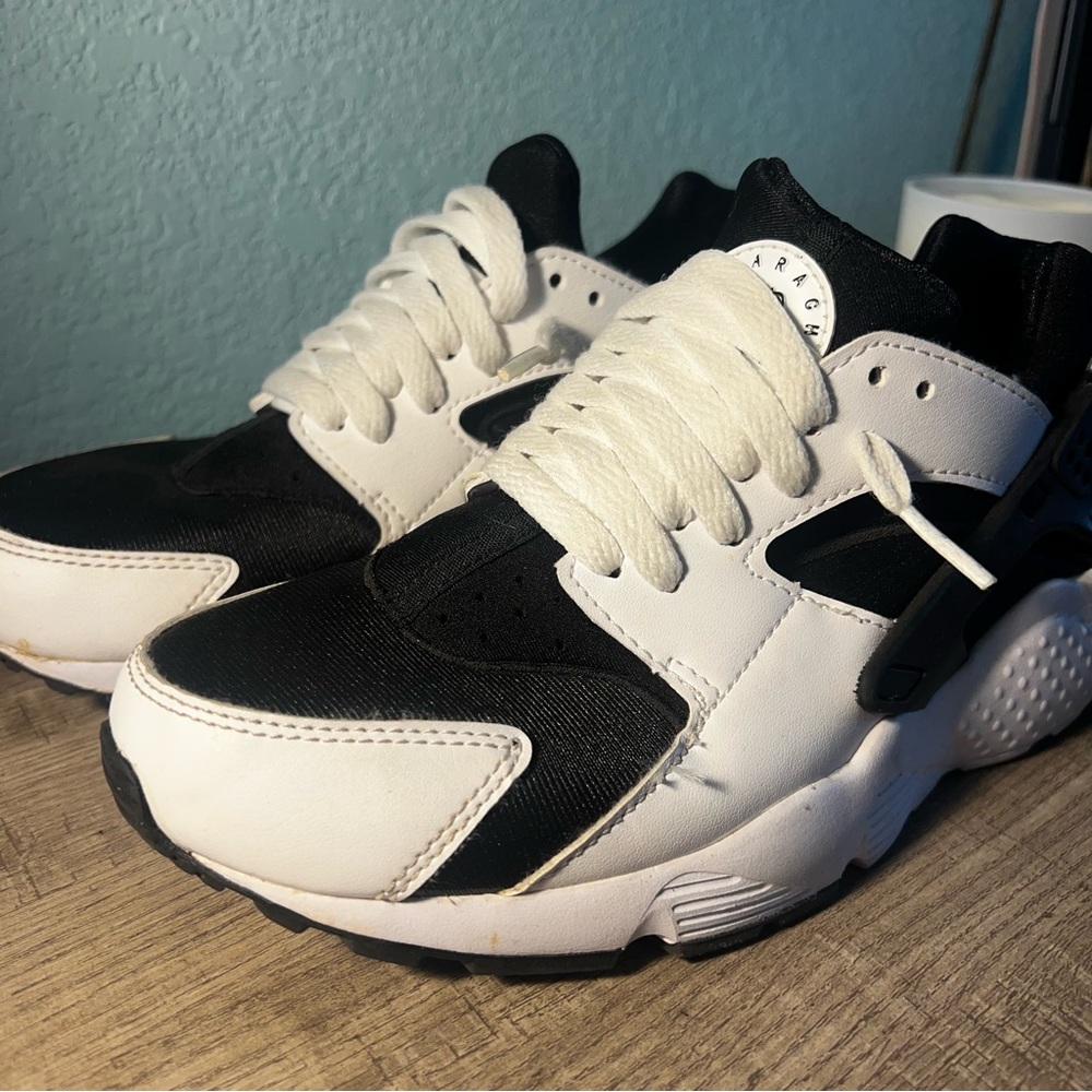 NIKE HUARACHE